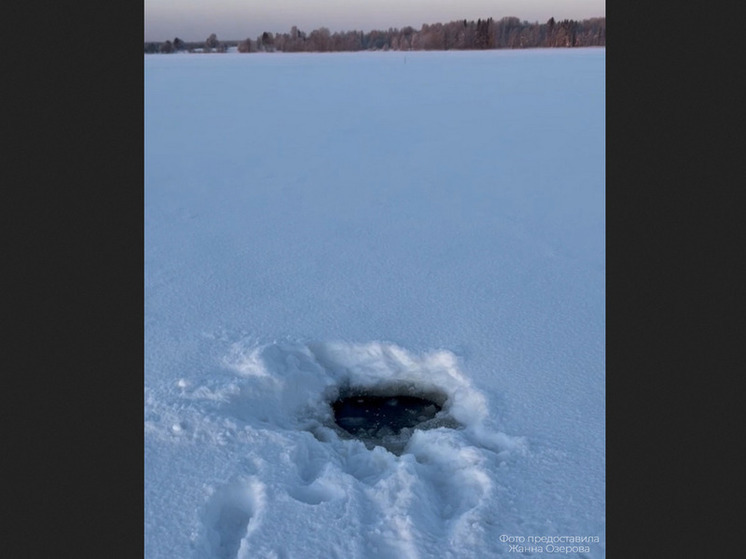 Молодой мужчина провалился под лед в Костомукше