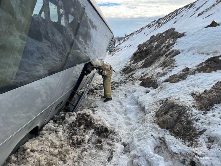 Под Орлом автобус съехал в кювет, но все остались целыми