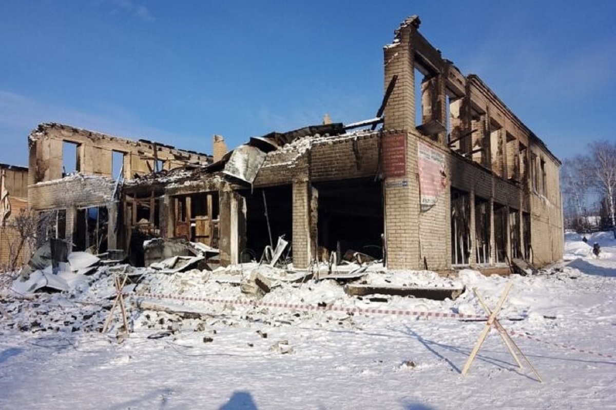 После пожара: в Вохме будут решать, что делать с остатками сгоревших зданий