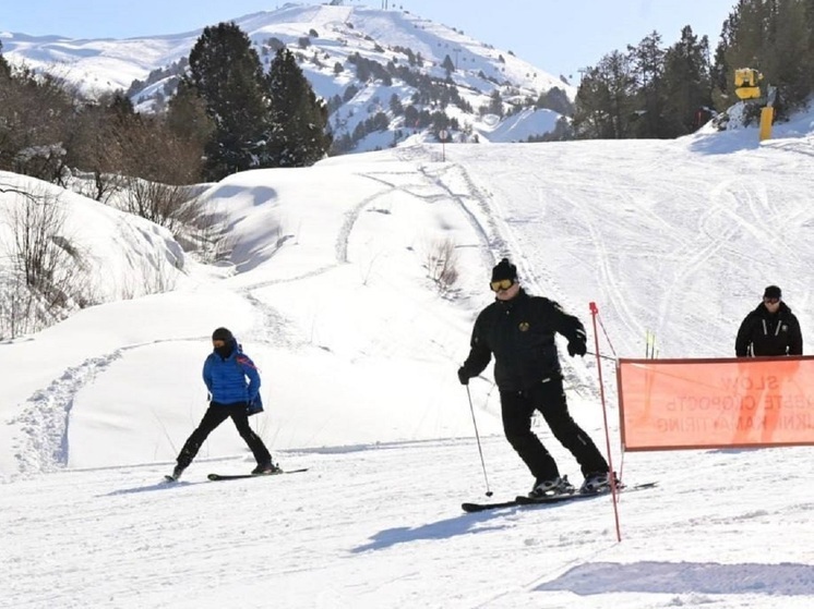 Лукашенко и Мирзиёев посетили горнолыжный комплекс и покатались на лыжах