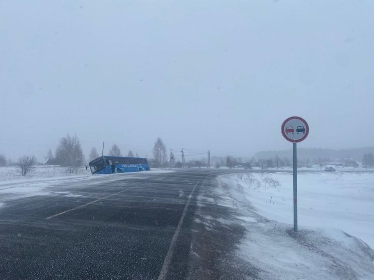 ДТП с участием пассажирского автобуса произошло в Кузбассе