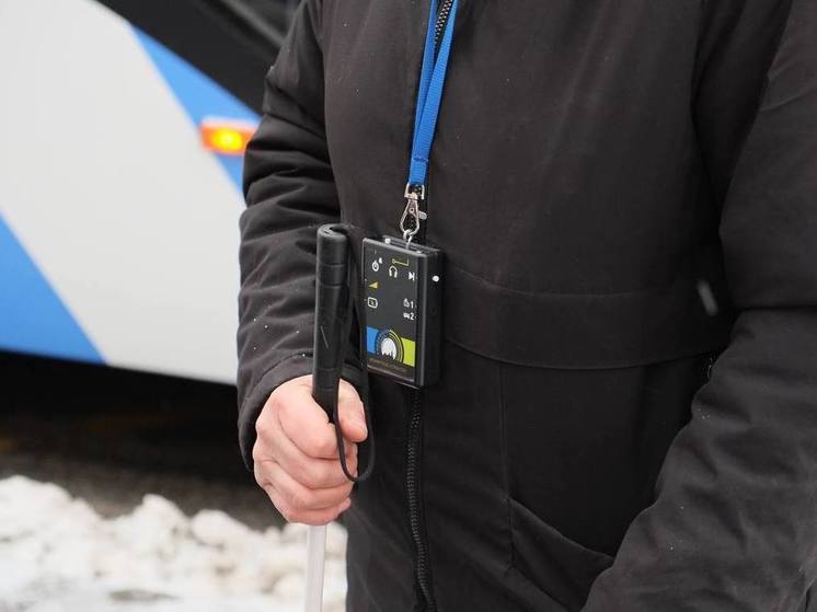 В Комтрансе Ленобласти дали советы, как помочь незрячему человеку на остановке
