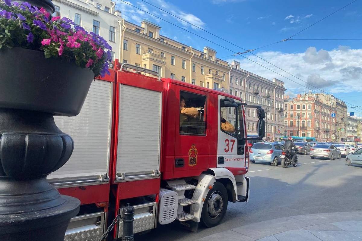 У школьника в Петербурге сгорел легендарный «бумер» - МК Санкт-Петербург