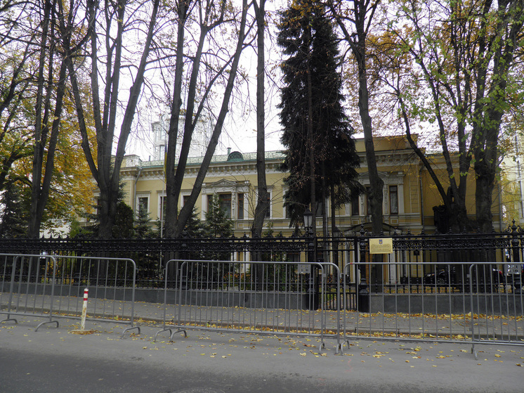 РИА: договор аренды с посольством Украины в РФ уже расторгнут