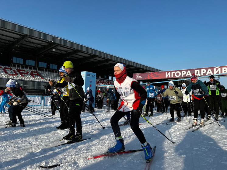 Спортивный город: в Петербурге прошла массовая гонка «Лыжня России»