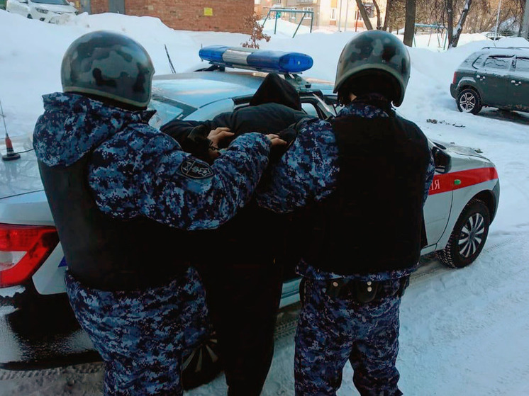 Находящегося в розыске 18-летнего мурманчанина задержали росгвардейцы