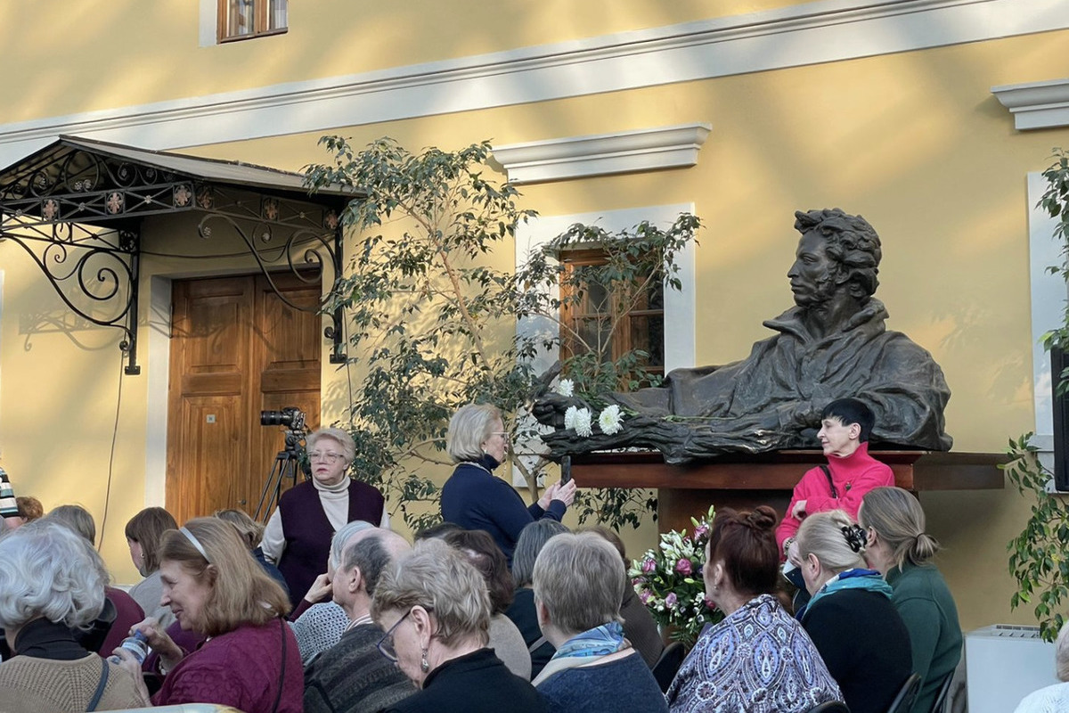 Pushkin's memory was honored down to the minute
