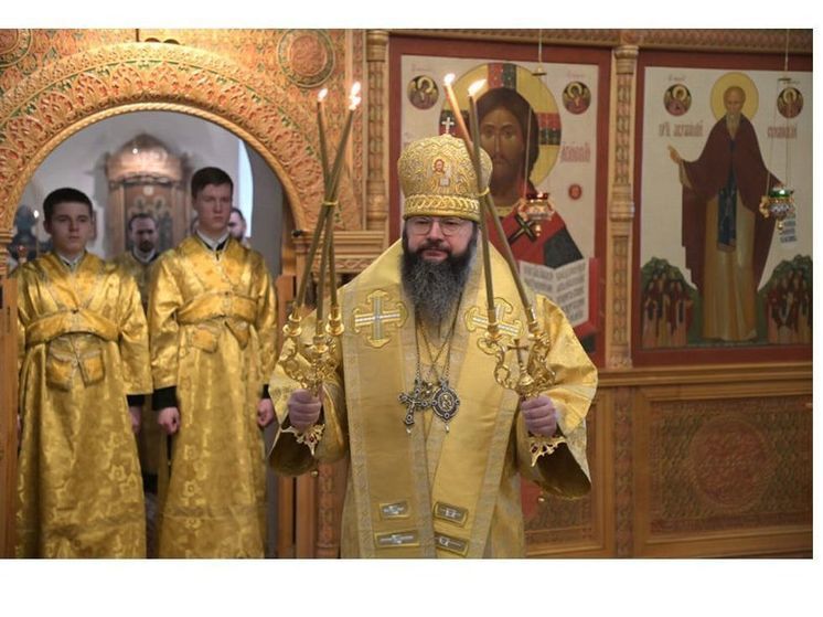 Митрополит Смоленский и Дорогобужский отслужил литургию в Спасо-Преображенском соборе Авраамиевого монастыря