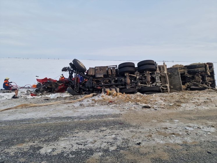 Авария со смертельным исходом произошла в Тазовском районе, два водителя скончались