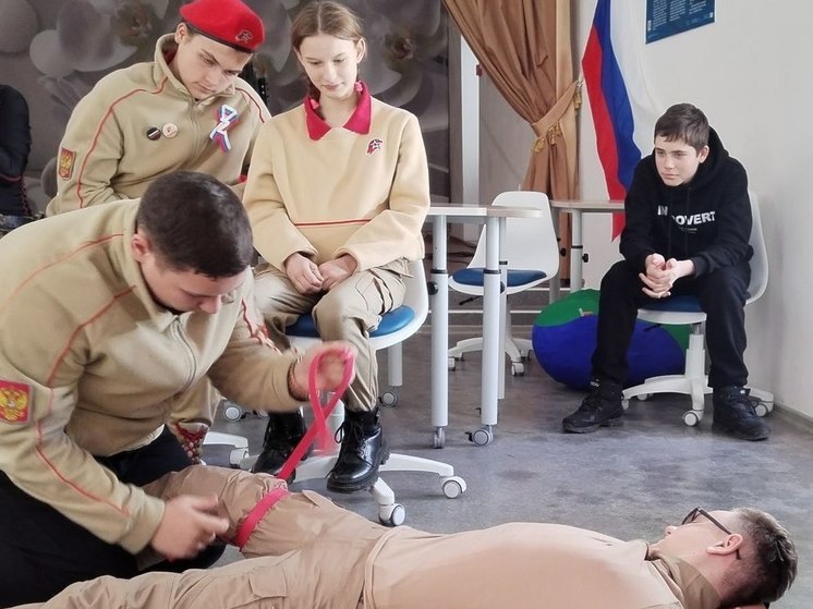 МЧСовцы из Тульской области обучили скадовских юнармейцев оказанию первой помощи