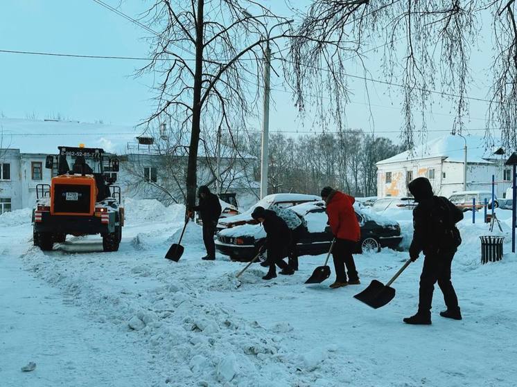 В Уфе за один день от снега расчистили 137 дворов