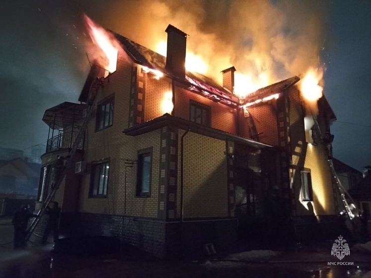 В Курске сейчас полыхает особняк на улице Ново-Бочаровской