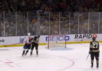 Форвард клуба НХЛ «Вашингтон Кэпиталз» Александр Овечкин отличился на последней минуте матча с «Бостон Брюинз»