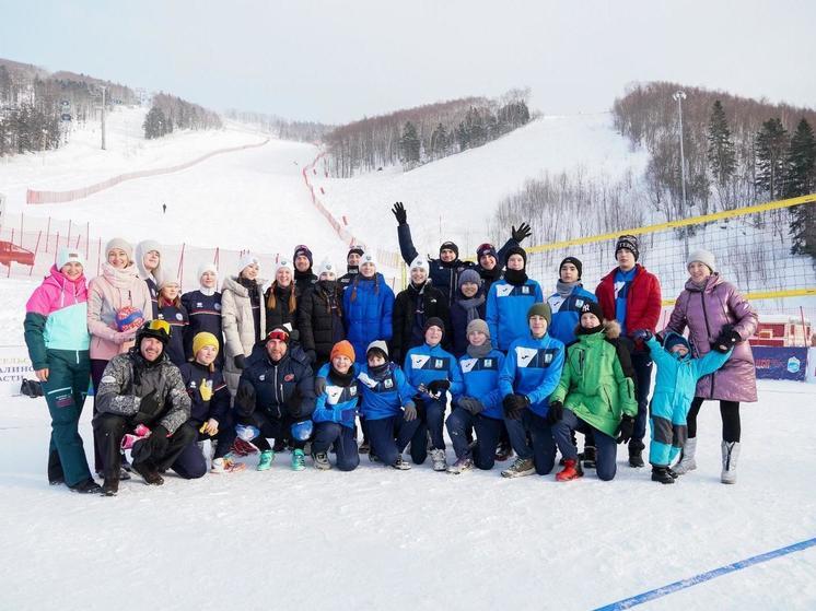 В Южно-Сахалинске прошел мастер-класс по волейболу на снегу
