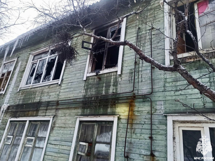 Девять человек эвакуировали при пожаре на улице Фролова в Мурманске