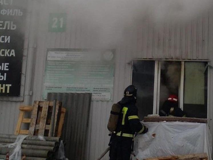 В Бежицком районе Брянска потушили загоревшийся магазин