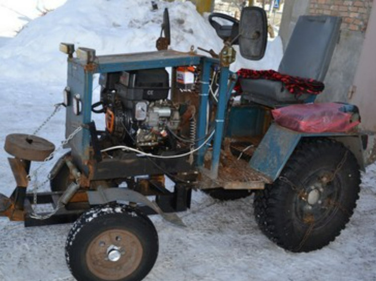 Житель Пронского района Рязанской области изобрёл универсальный трактор