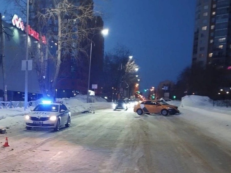 Водитель такси насмерть сбил курьера доставки в Екатеринбурге