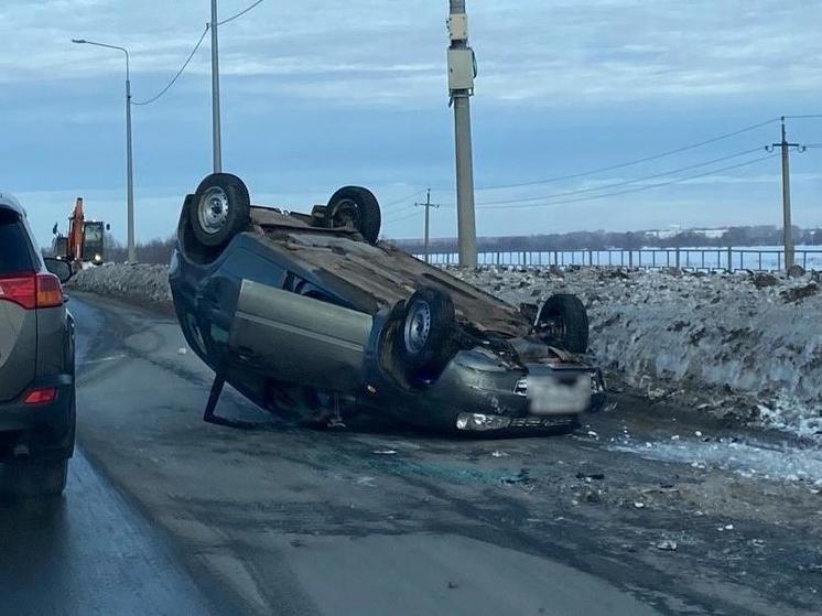 11 февраля на Солотчинском шоссе в Рязани ВАЗ опрокинулся на крышу