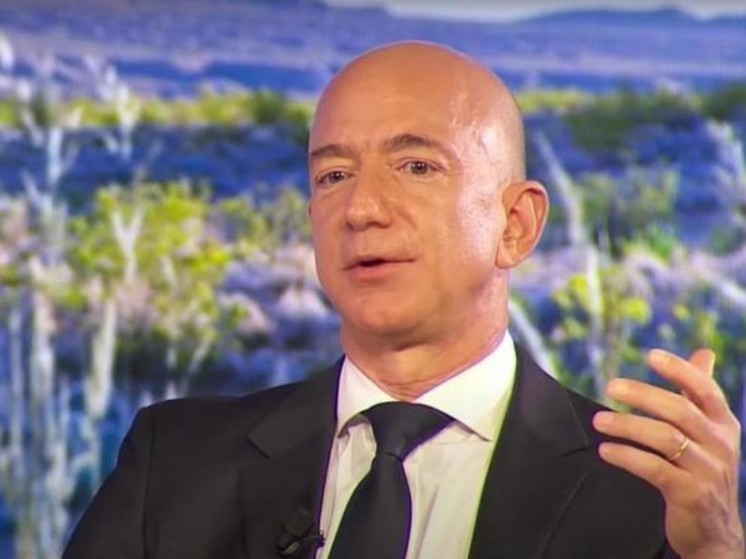 Безос впервые за 2 года продал акции Amazon на $2 млрд