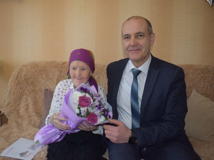 Жительнице Алтайского края на 105-ый день рождения вручили подарки от Путина и Томенко