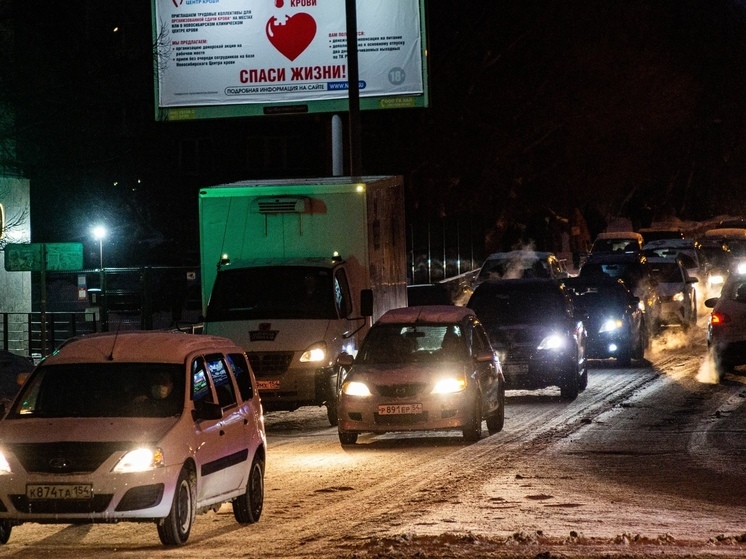 На улице Большевистской в Новосибирске образовалась 6-километровая пробка