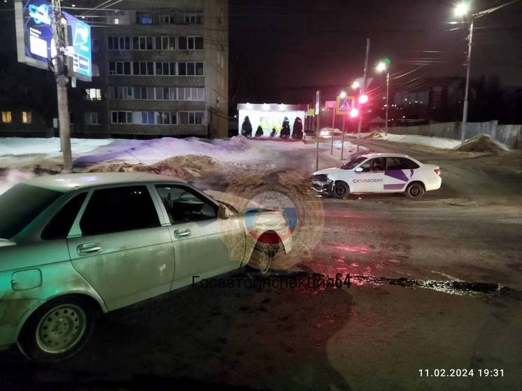 На Московской в Саратове в ДТП пострадали четыре человека