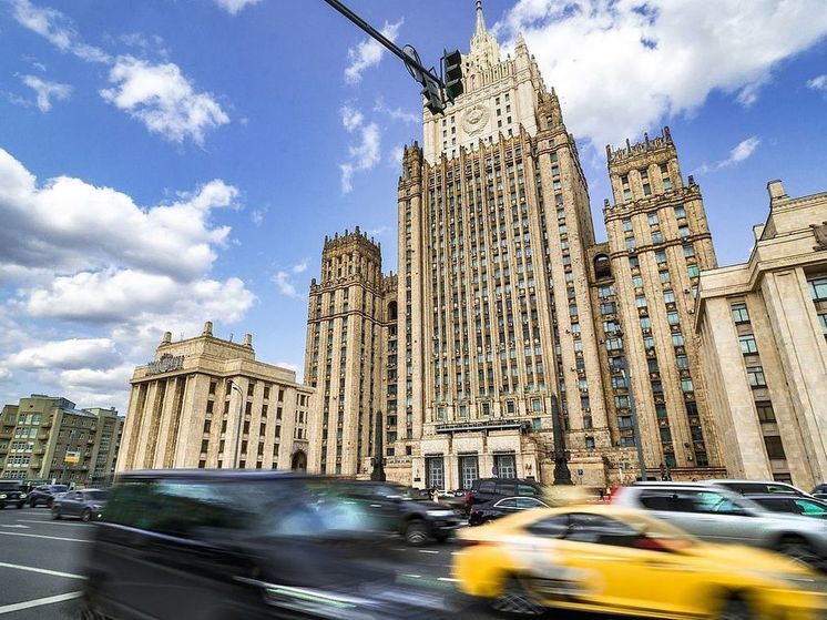 МИД РФ обновит рекомендации для въезжающих в недружественные страны россиян