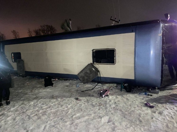 Шесть человек пострадало в опрокинувшемся автобусе под Воронежем