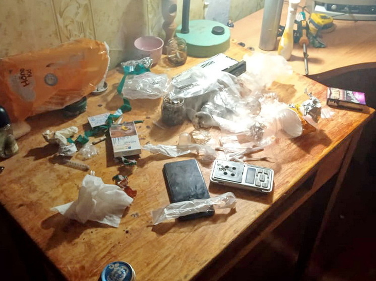 Хозяин притона в Ноябрьске подсаживал несовершеннолетних на употребление наркотиков