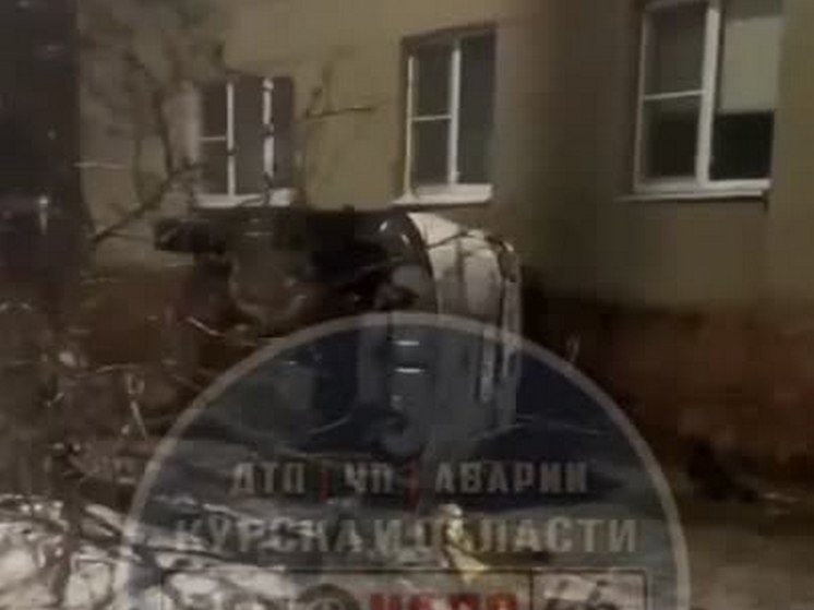 В Курске на улице Народной перевернулся «Форд»