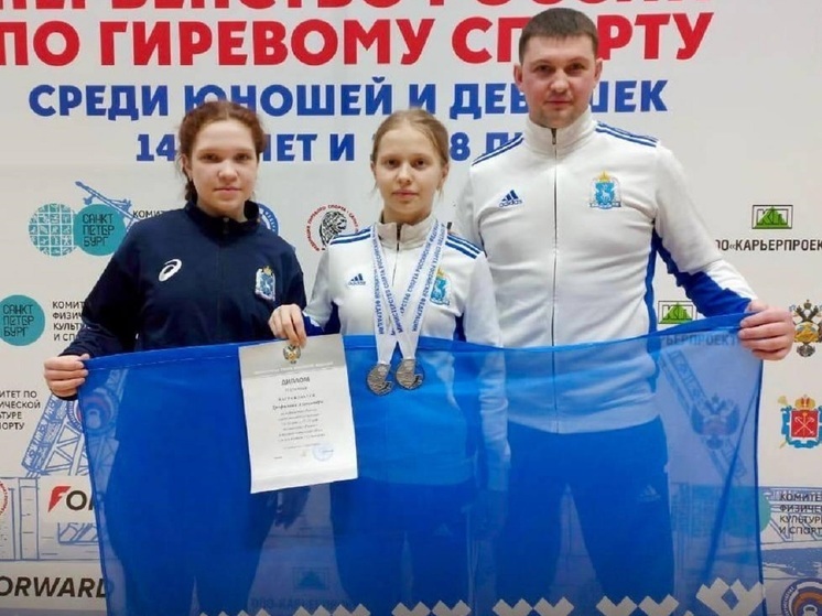 Юная силачка из Уренгоя завоевала 2 серебра первенства России