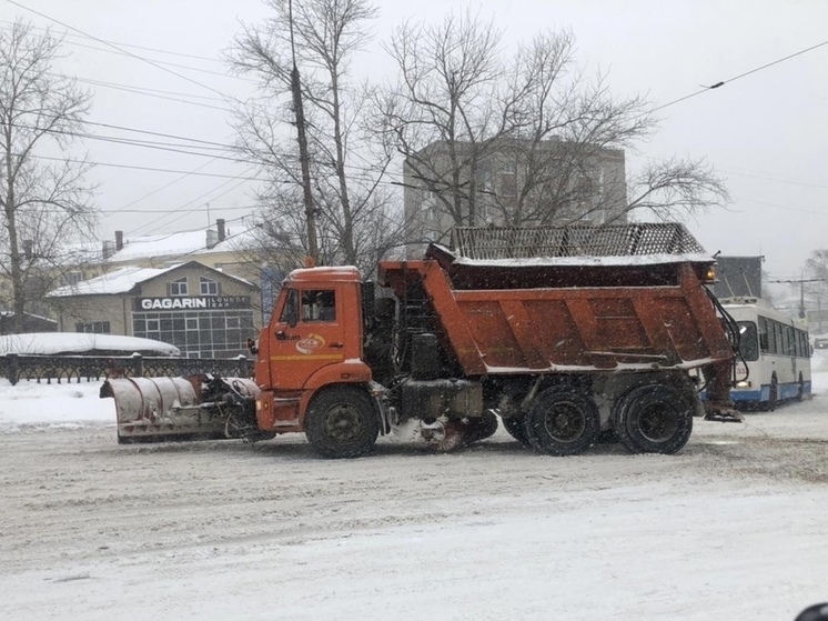 Более семи тысяч кубометров снега вывезли за ночь с улиц Вологды