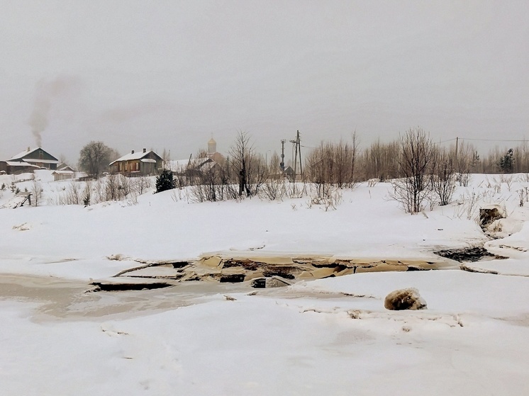 Канализационные стоки в поселке на севере Карелии текут прямо в Белое море