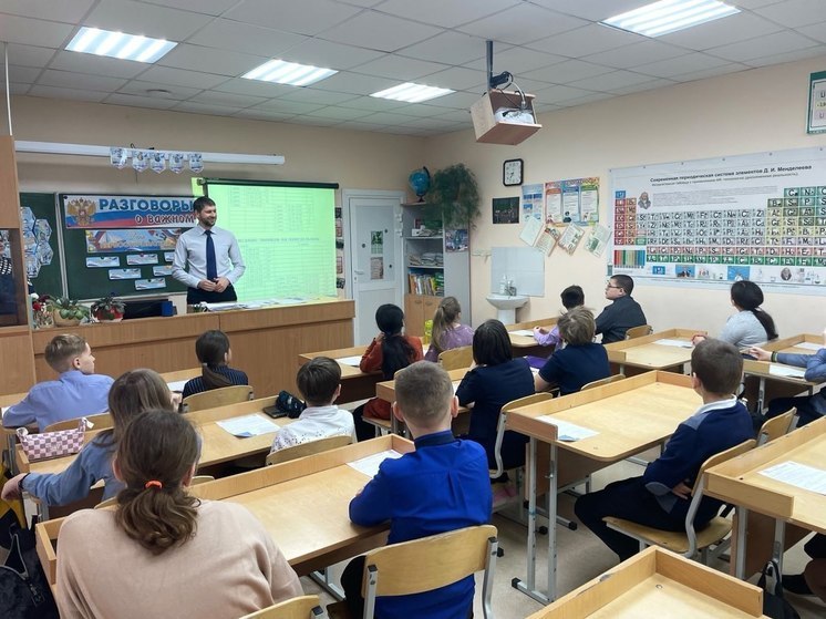 Для школьников Тюменского района провели урок «Разговоры о важном»