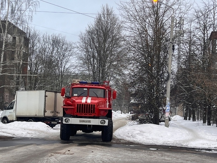 В Удомле Тверской области спасатели тушили "корейца"