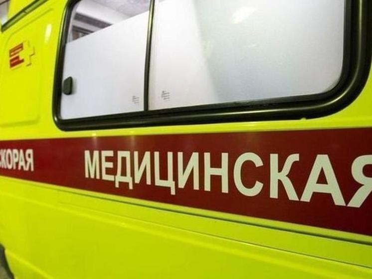Под Омском мужчина получил тяжёлые травмы, упав с крыши дома
