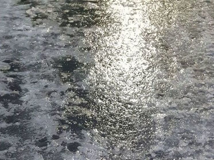 «Оранжевый» уровень погодной опасности продлили до утра 14 февраля