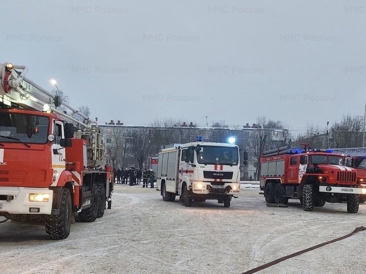 В Твери спасатели потушили условный пожар в ТЦ «Вавилон»