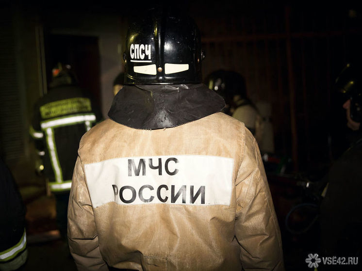 Огонь охватил жилой дом в Новокузнецке