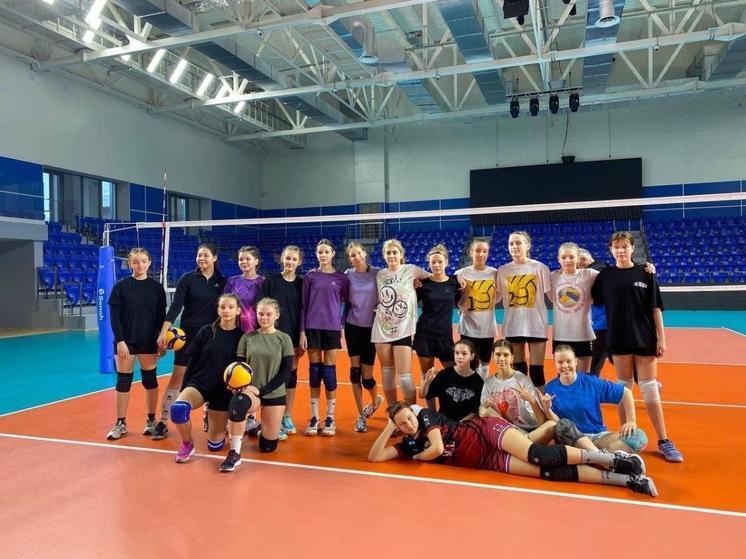 Анапа приняла на тренировочные сборы свыше 100 юных волейболистов из Белгорода