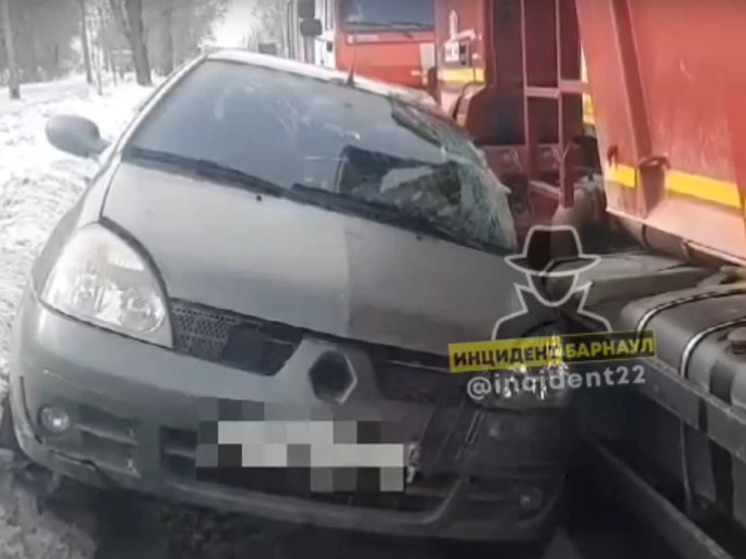 В Барнауле в ДТП с КАМАЗом погиб мужчина
