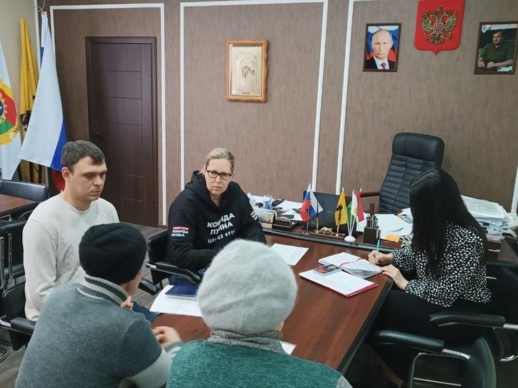 Акимовская глава Юлия Губанова провела личный приём граждан