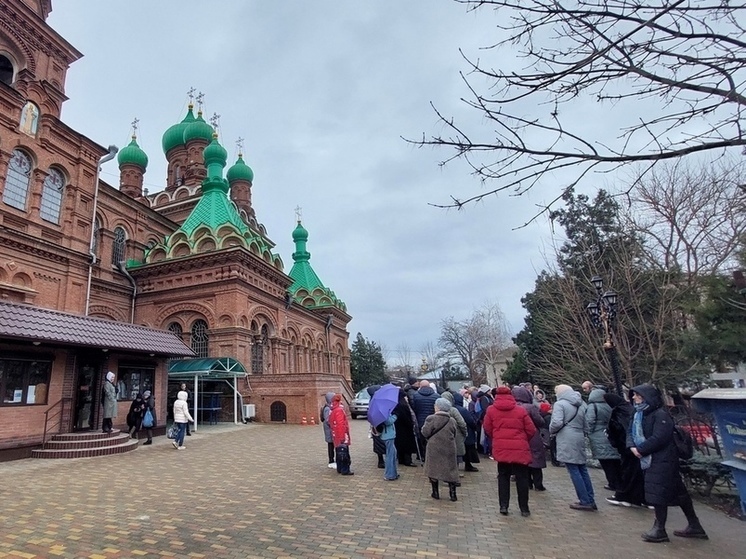 В Краснодаре прошли экскурсии по Свято-Троицкому собору