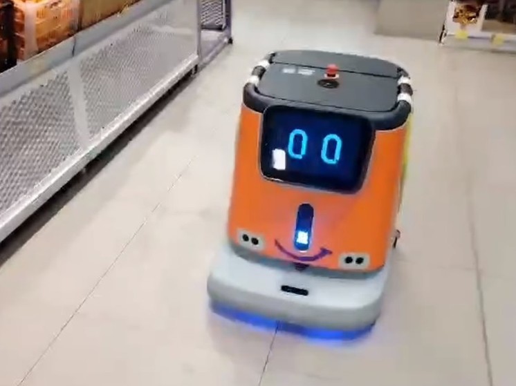 В Солнечногорске в магазине устроился на работу робот