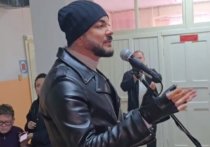 Своим визитом в Горловку, что в Донецкой Народной Республике (ДНР) певец Филипп Киркоров спасает себя и свой образ жизни, но «кидать камни в артиста неправильно, ведь он пошел на риск