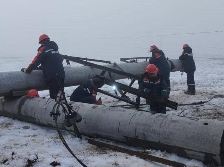 Еще в нескольких поселках Калмыкии восстановили электроснабжение после ледяного дождя
