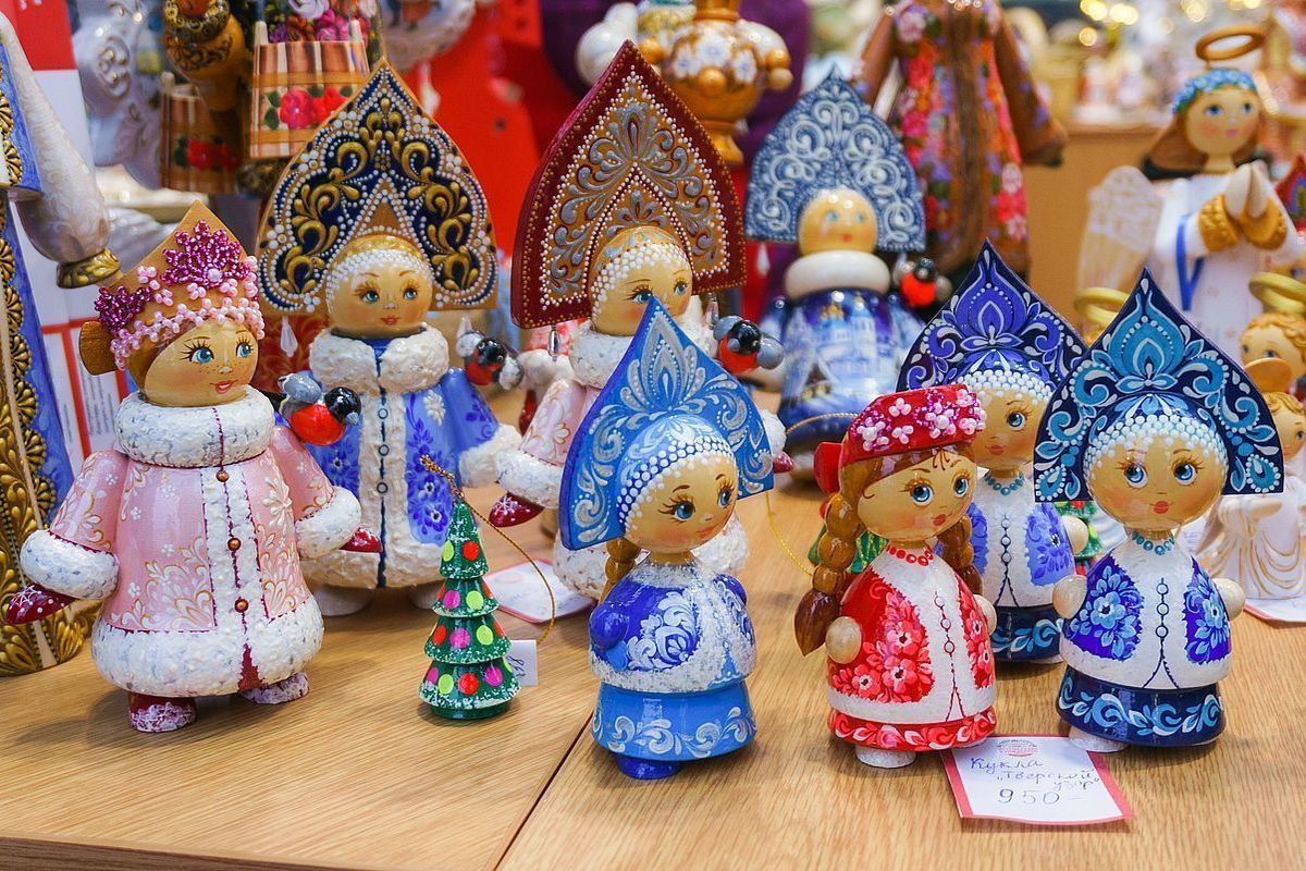 In a Russian village, a Ukrainian was suspected of replacing the porn actress in the picture of the Snow Maiden
