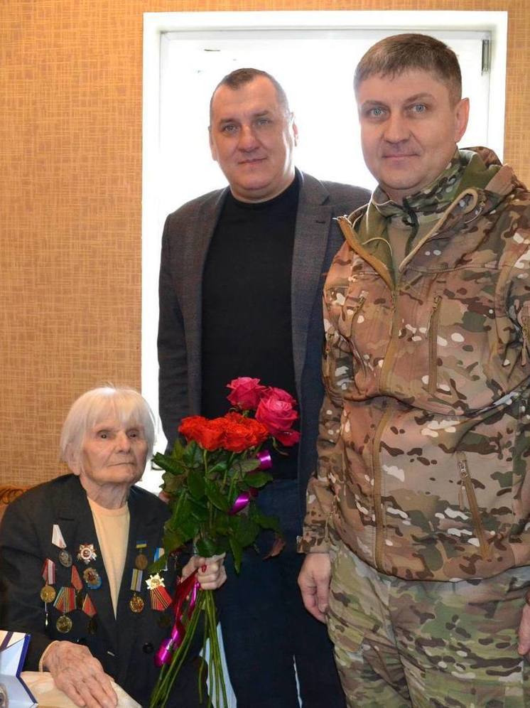 Ветерана из ЛНР поздравили со 100-летием подарком из Карачаево-Черкесии