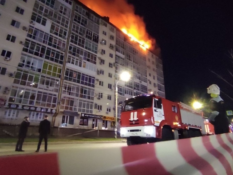 В Анапе горит мансардное помещение жилого дома на площади 1 000 квадратных метров